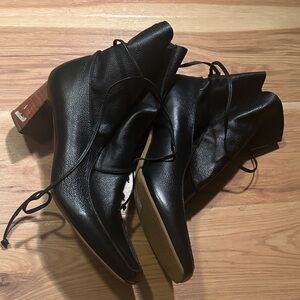 Elegant Black Heeled Boots